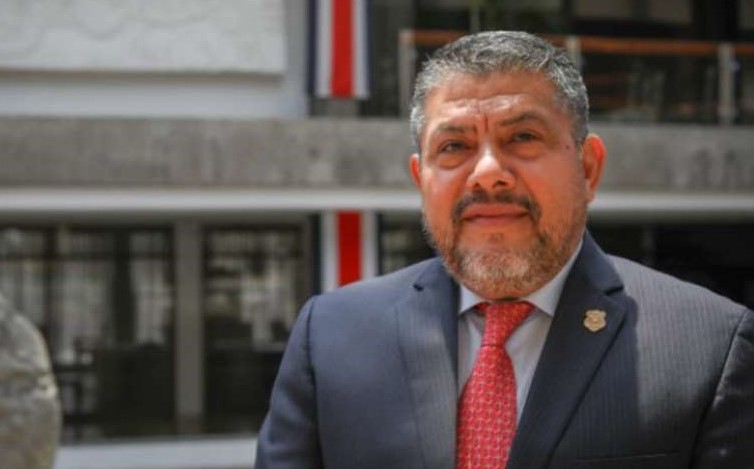 Ministro de Seguridad admite falta de recurso humano y pedirá apoyo de policía municipal tras fallecimiento de joven en San José