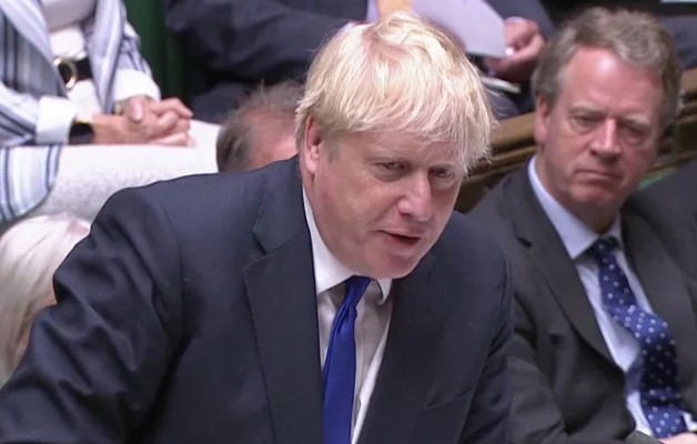 Boris Johnson prometió “seguir adelante” pese a la ola de dimisiones de altos cargos en el gobierno del Reino Unido