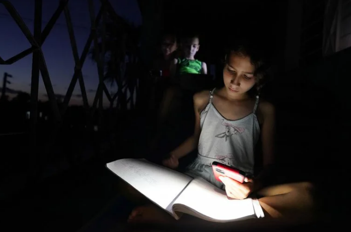 Crisis energética en Cuba: la semana comenzó con una nueva jornada de apagones y un déficit del 19%