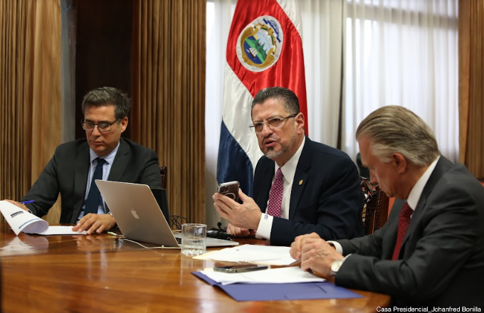 Presidente Chaves reitera respaldo de Costa Rica a Ucrania en conversación telefónica con mandatario Zelenski