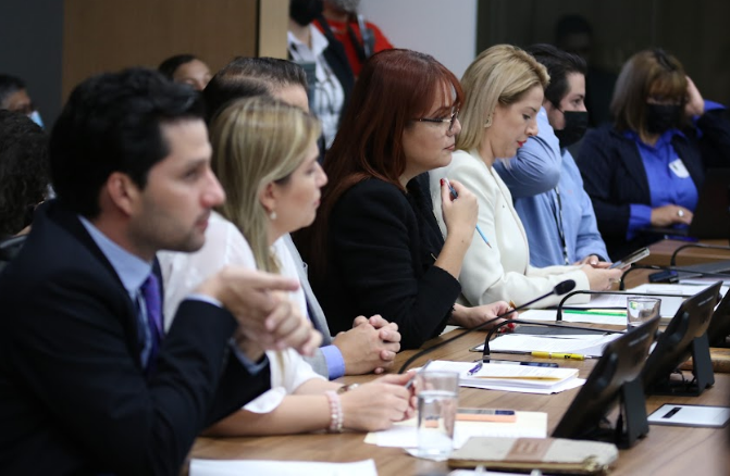 Diputados y Presidente Rodrigo Chaves se reúnen para conversar sobre eurobonos