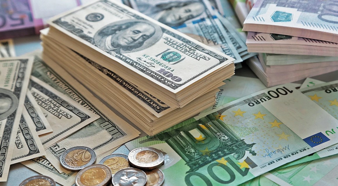 Dólar y euro están ‘prácticamente’ al mismo precio a nivel internacional: ¿Qué se puede esperar en Costa Rica?