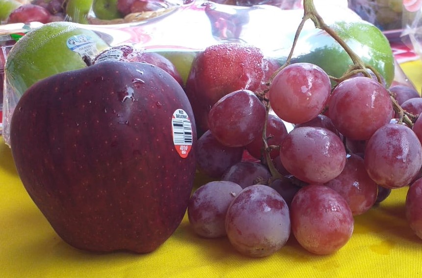 Cámara advierte que atrasos en aduanas encarecen precio de manzanas, uvas y cítricos hasta en 15%