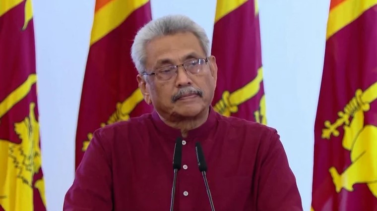 El presidente de Sri Lanka finalmente abandonó el país en un avión militar luego de las protestas masivas
