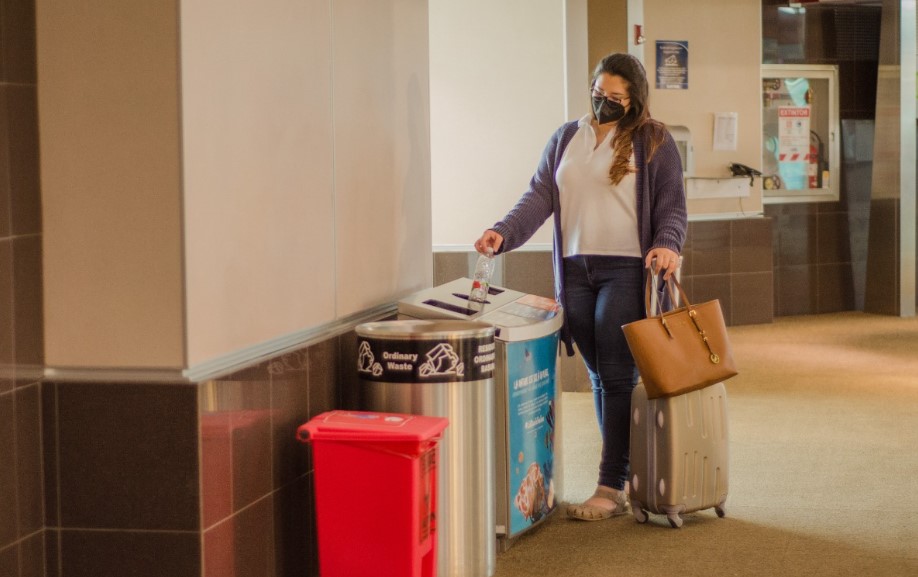 Aeropuerto Juan Santamaría recicló dos toneladas de objetos retirados a pasajeros como botellas de agua, licor y cremas