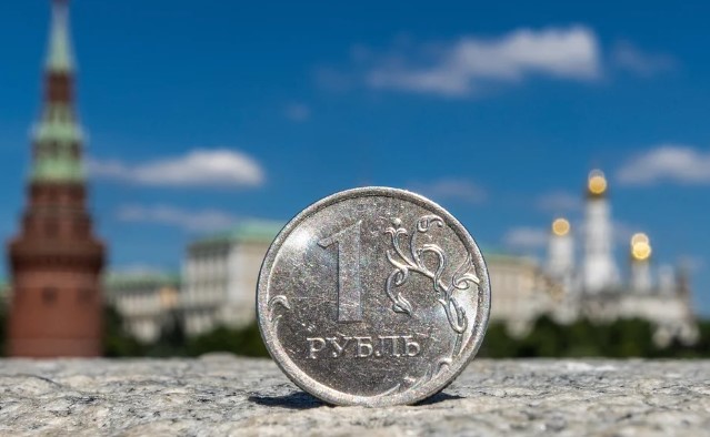 Un informe de Yale señala que la economía de Rusia se desploma aunque la propaganda de Putin diga lo contrario