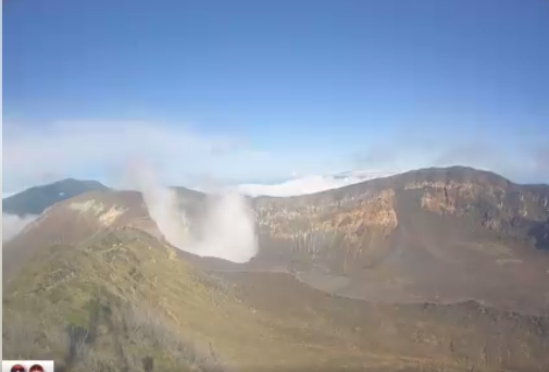 Volcán Turrialba registró erupción de un minuto y con una columna de 200 metros