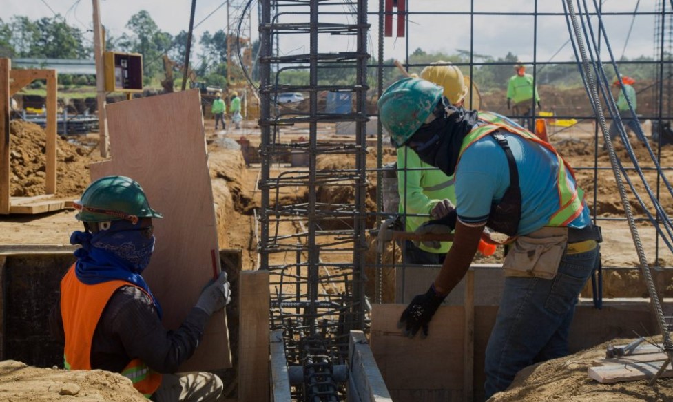 Sector construcción estima aumento de más de 1% en costo total de obras ante incremento del IVA a 8%