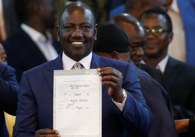 En medio de multitudinarias protestas, y tras una polémica decisión del tribunal electoral, William Ruto fue declarado presidente de Kenia