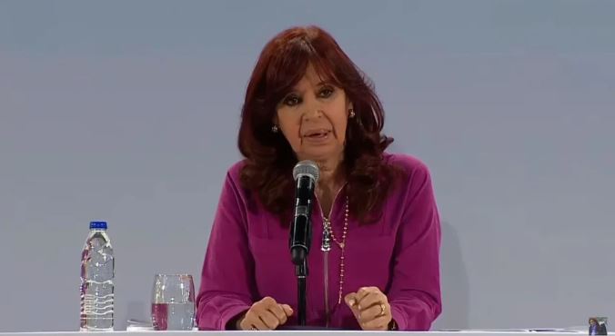 Un fiscal en Argentina pidió 12 años de prisión para la vicepresidenta Cristina Kirchner por una investigación de corrupción