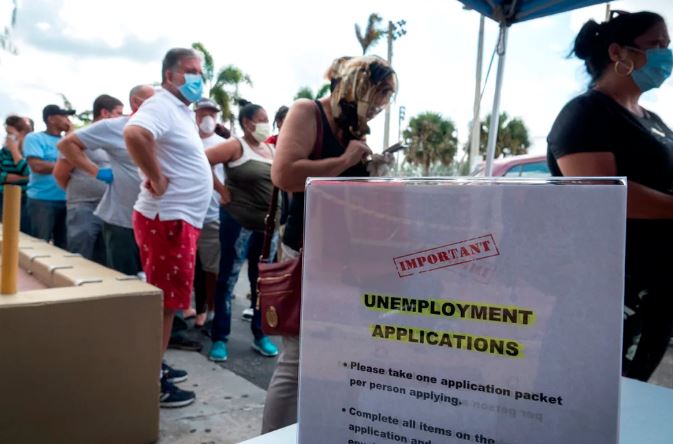Estados Unidos sumó 528.000 nuevos trabajos en julio, más del doble de lo previsto, y la tasa de desempleo bajó al 3,5%