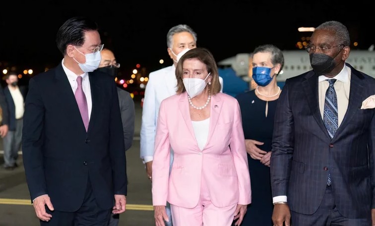 El régimen chino convocó al embajador de EEUU en Beijing en protesta por la llegada de Nancy Pelosi a Taiwán