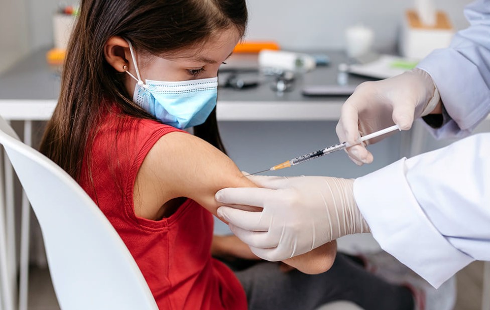 Hospital de Niños pide a familias llevar a sus hijos a vacunatorios contra Covid-19
