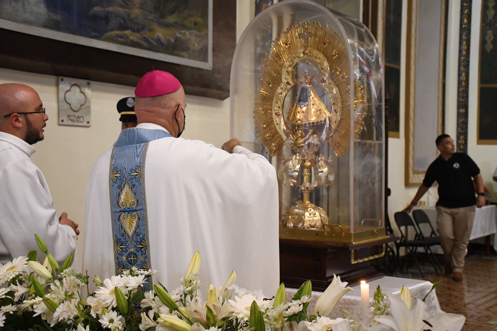 Virgen de los Ángeles es trasladada en tradicional ‘Pasada’ a la Catedral en Cartago