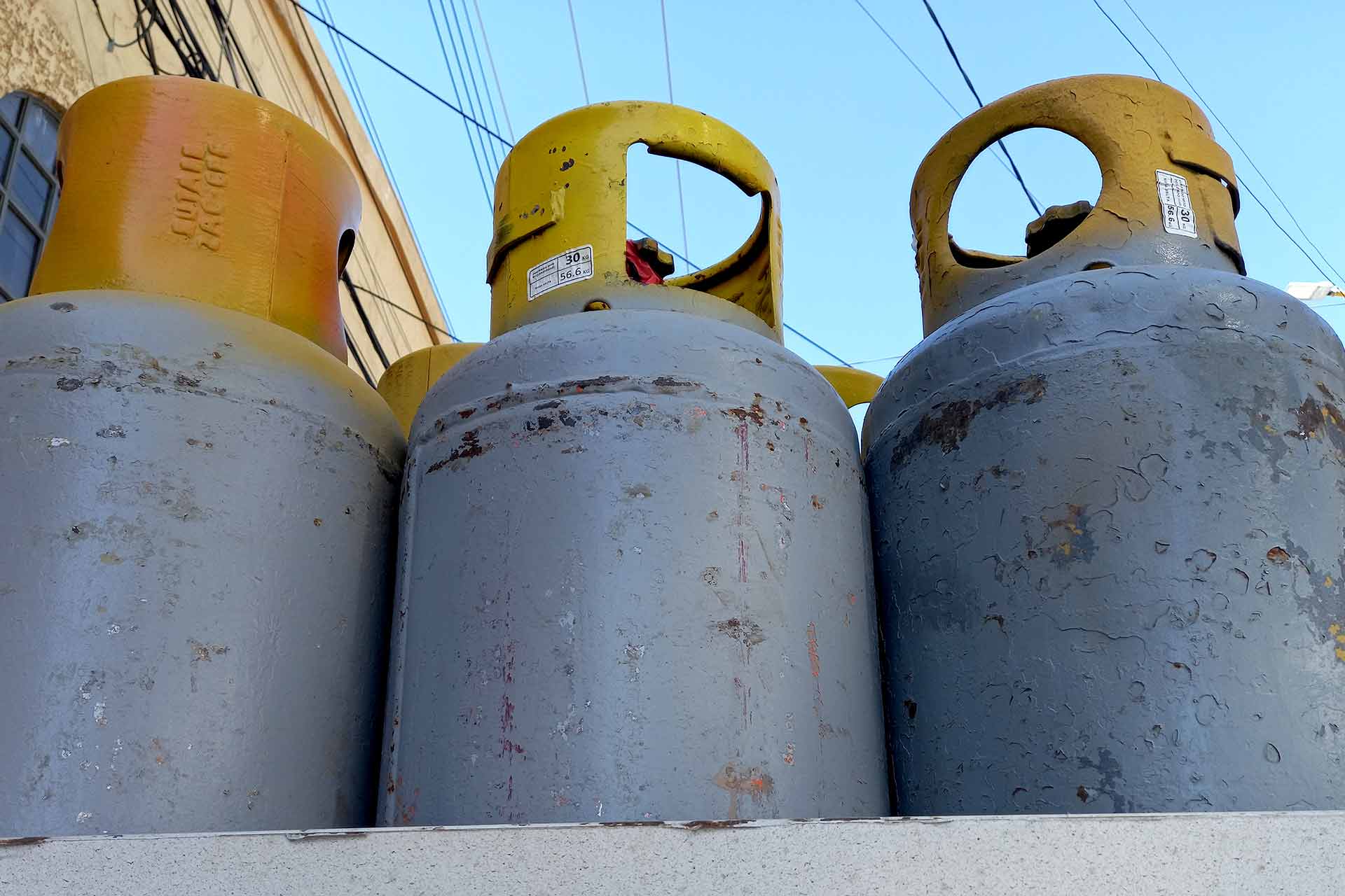 ARESEP trasladó denuncias por ventas informales de cilindros de gas al Ministerio de Salud para eventuales sanciones y cierres