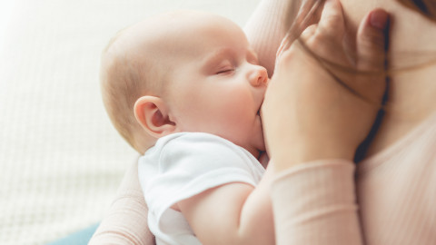 Experta recuerda que lactancia disminuye a bebés riesgo de padecer diabetes tipo 2 y cáncer de mama