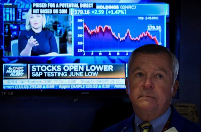Wall Street cayó a su valor más bajo del año arrastrado por el desplome de la libra esterlina y los temores a una recesión mundial