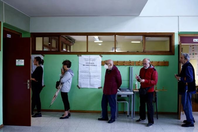 Fuerte caída de la participación en las elecciones italianas