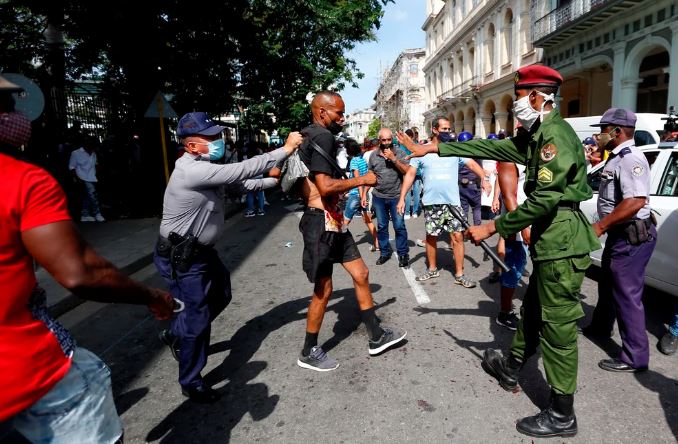 Recrudeció la violencia de la dictadura cubana contra la población: una ONG registró 327 acciones represivas en agosto