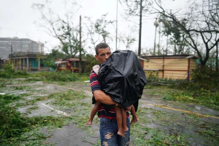 Al menos dos muertos y más de 12 horas de apagón total en Cuba tras el azote de huracán Ian
