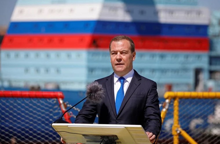El ex presidente ruso Dmitri Medvedev elevó el nivel de amenaza y calificó como “enemigo” a Alemania