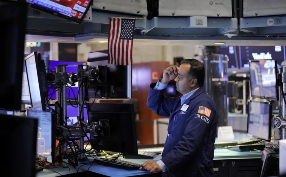 Wall Street cerró otra semana con pérdidas y las acciones se desplomaron a mínimos de dos meses