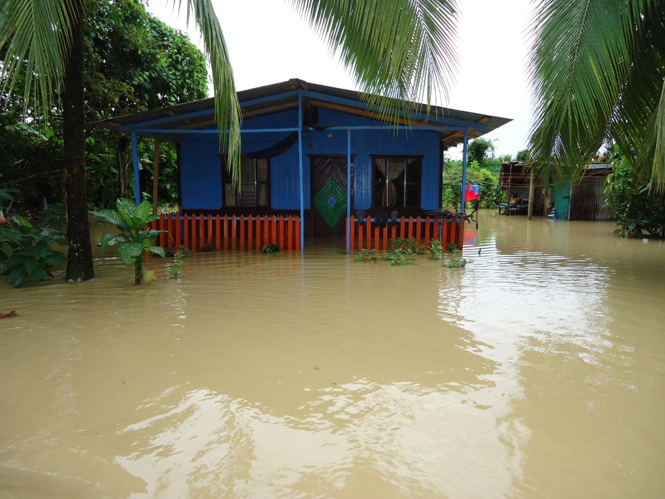 18 cantones registran inundaciones por fuertes lluvias y 110 personas permanecen albergadas
