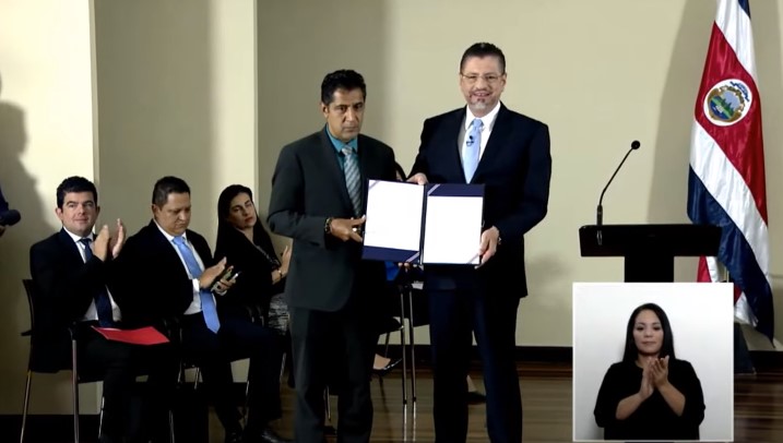Gobierno presenta proyectos para vender el Banco de Costa Rica y reformar la regla fiscal
