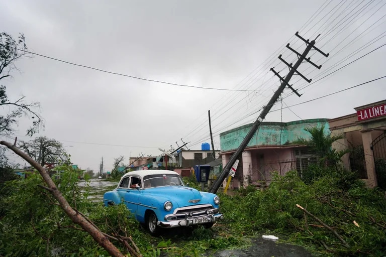 El huracán Ian provocó al menos tres muertes en Cuba y gran parte de la isla permanece sin electricidad