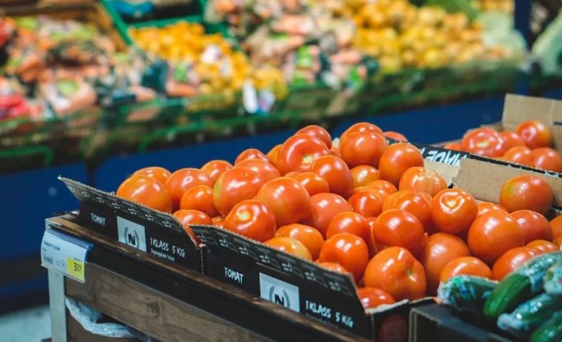 Costa Rica suspenderá beneficios arancelarios a Panamá por negarse a respetar importación y comercialización de tomates ticos