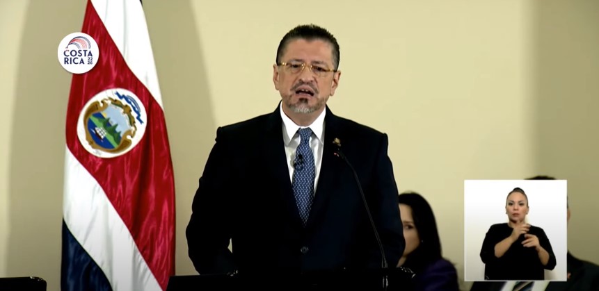 Presidente Chaves lanza fuerte crítica a diputados: Reclamó por resellos y mociones en Comisión de Asuntos Hacendarios