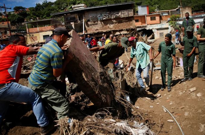 Tragedia en Venezuela: la cifra de muertos por un deslave aumentó a 31 mientras continúa la frenética búsqueda de sobrevivientes