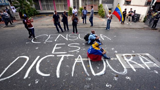 Censura en Venezuela: el régimen de Maduro cerró 15 emisoras de radio en la última semana
