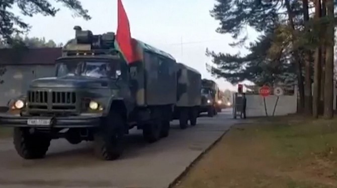 Rusia concentra fuerzas y equipo militar en un aeródromo bielorruso junto a la frontera con Ucrania