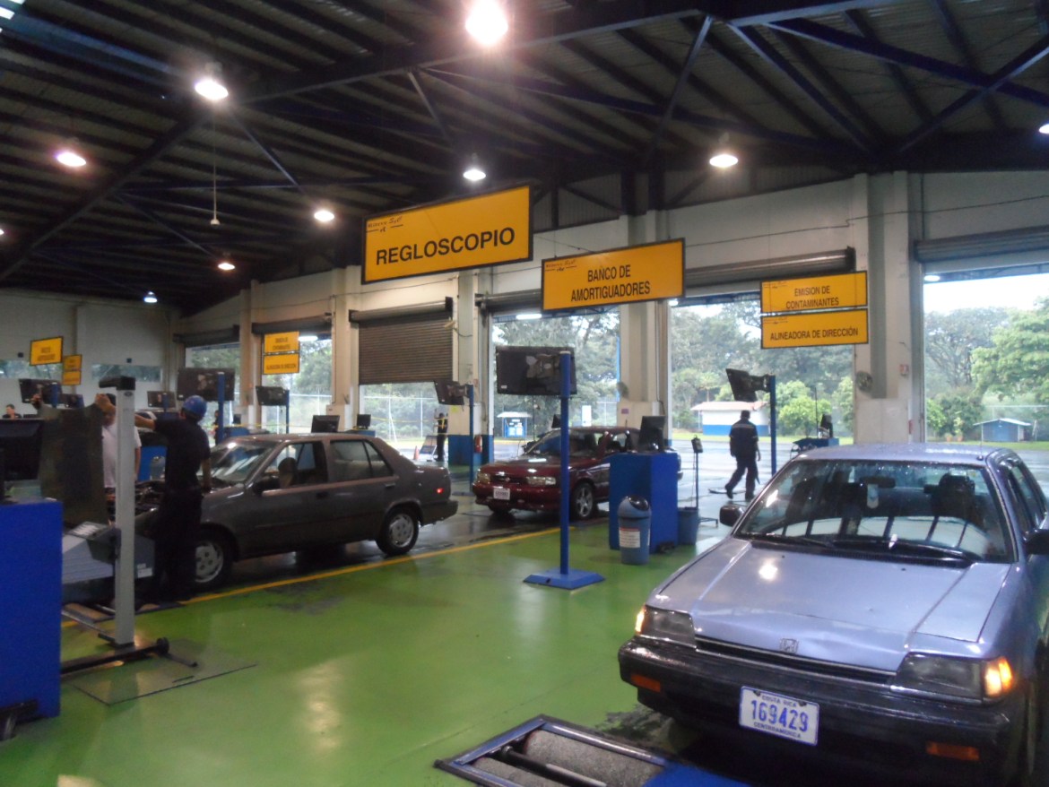 ARESEP rebaja tarifas de revisión técnica vehicular y fija costo de reinspección
