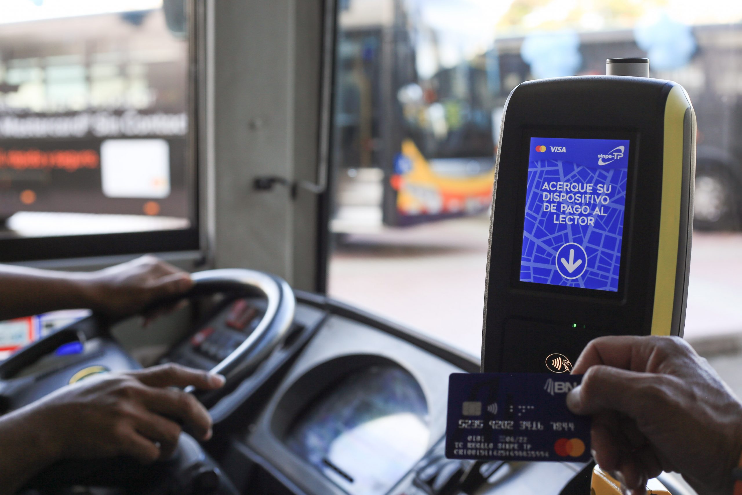 Autobuseros aseguran que rebajas salariales por faltante de dinero en cobro de pasajes se eliminarían con el pago electrónico
