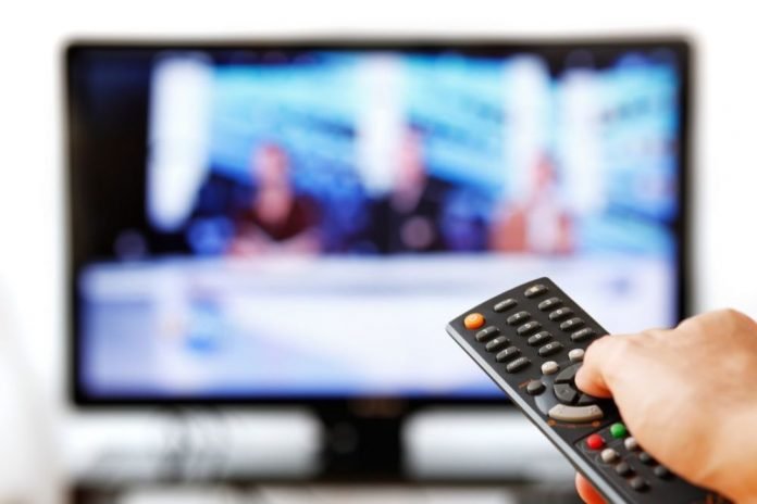 ¿Planea comprar un televisor? Micitt brinda una recomendación clave para evitarle un gasto adicional