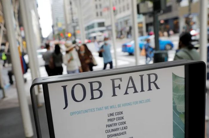 Estados Unidos creó 261.000 puestos de trabajo en octubre y la tasa de desempleo creció levemente a 3,7%