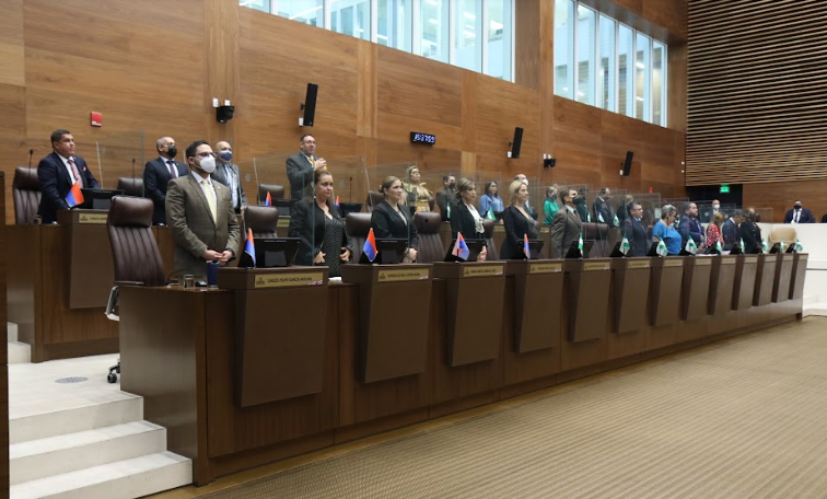 Plan que autoriza $5000 millones en eurobonos pasa al Plenario Legislativo para su votación en primer debate