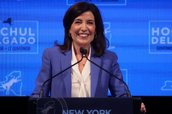 La demócrata Kathy Hochul se convirtió en la primera mujer electa que gobierne Nueva York