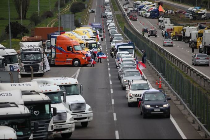 Se mantiene el paro: tras una segunda reunión, el gobierno chileno no llegó a un acuerdo con el gremio de camioneros