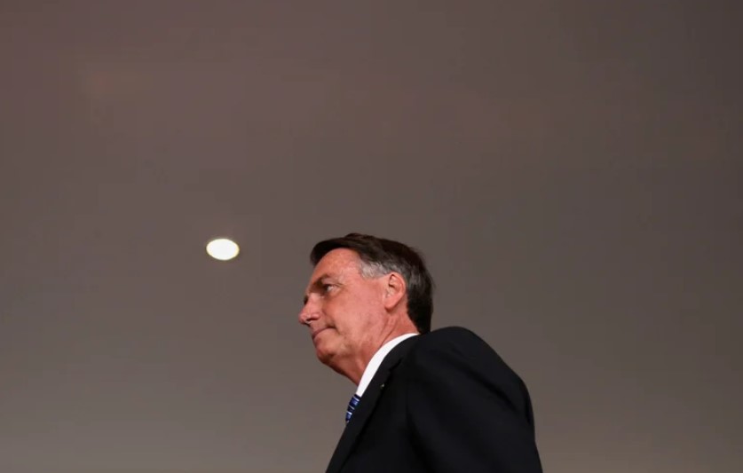Tras dos semanas de silencio de Jair Bolsonaro, revelaron que el mandatario brasileño está enfermo y recluido en su residencia