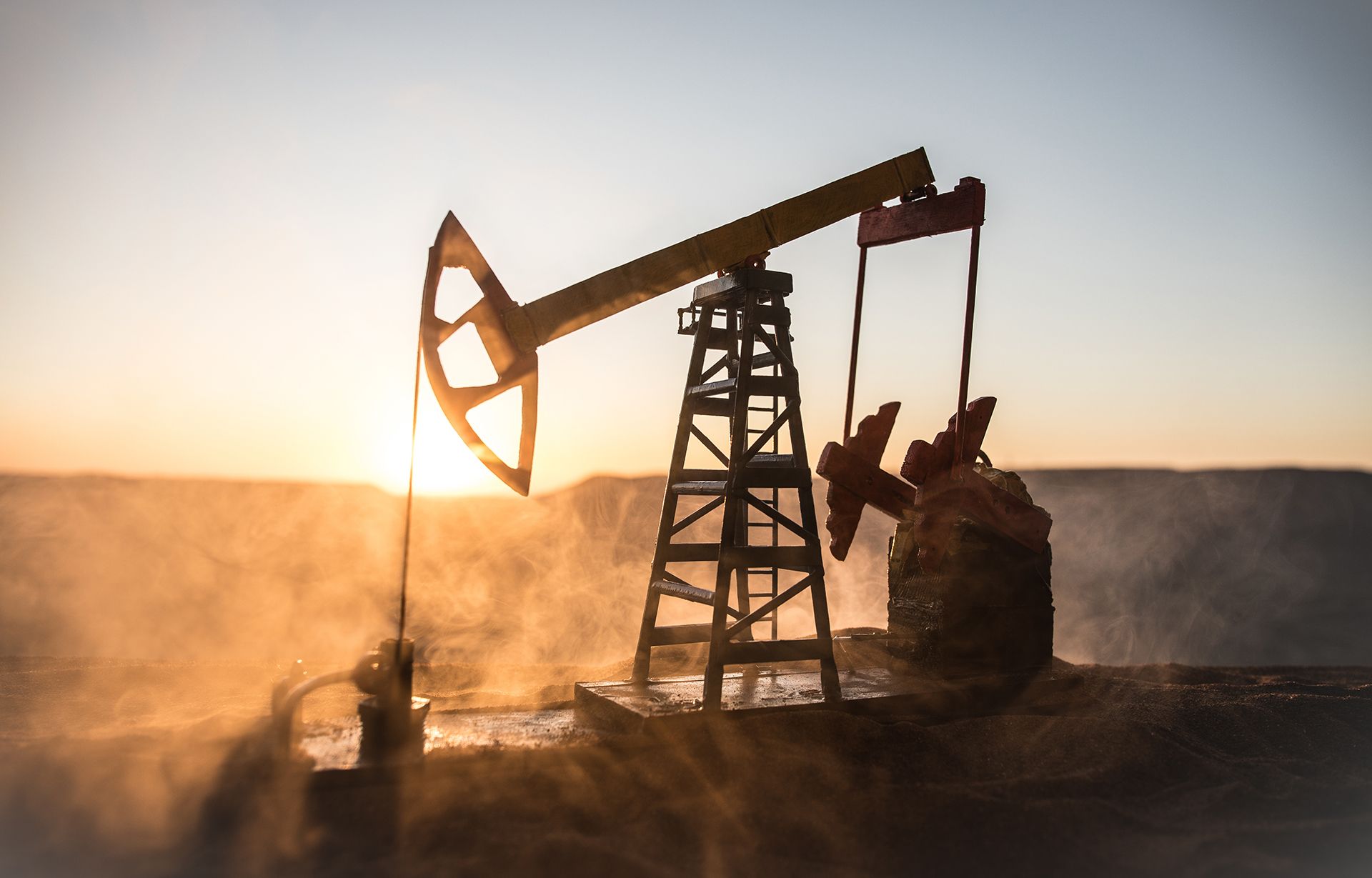 Precio del petróleo alcanza nivel más bajo en un año y tendrá repercusiones económicas positivas para el país