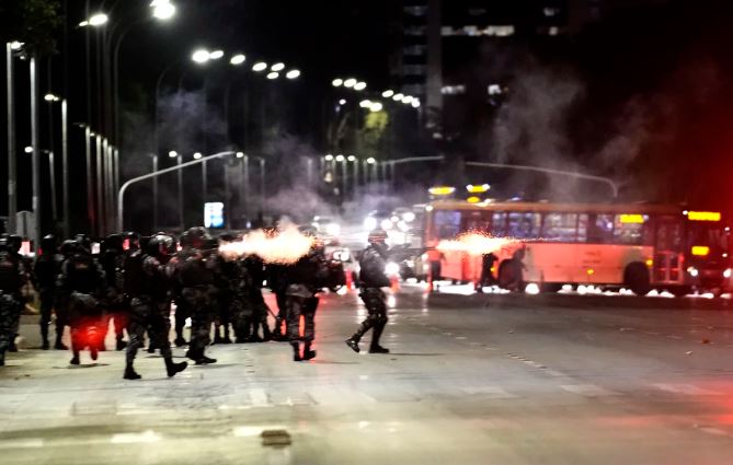 Tras las violentas protestas de los bolsonaristas, la policía de Brasil realiza decenas de allanamientos en siete estados