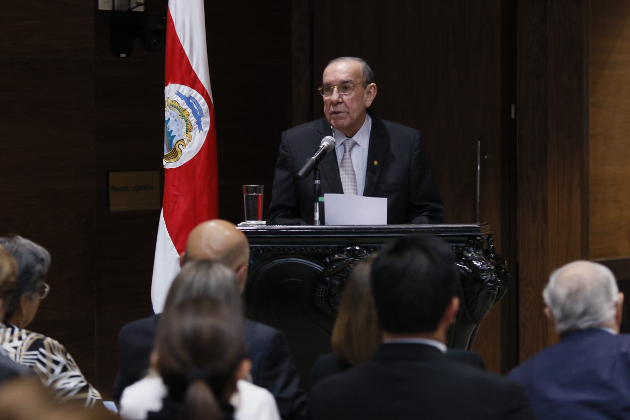 Rodrigo Arias destaca aprobación de eurobonos como el acuerdo más importante alcanzado este año en el Congreso
