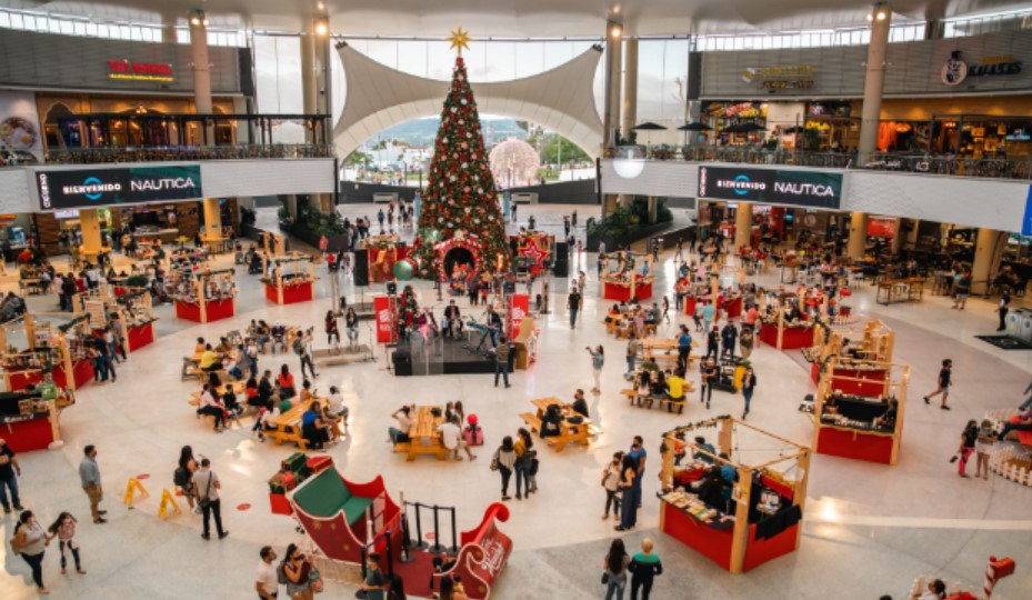 Comerciantes reportan ventas crecientes previo a la Navidad: Centros comerciales extendieron horarios