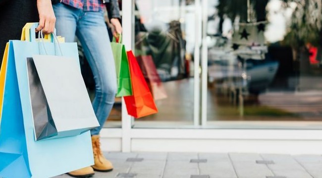 Comerciantes perciben incremento en ventas de ropa y aparatos electrónicos de cara a Navidad