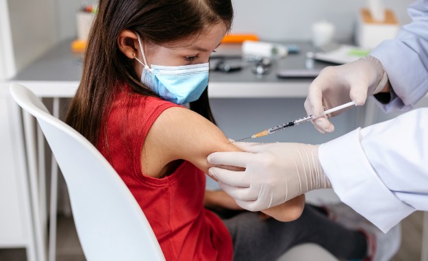 Salud suspende tramitación de denuncias contra padres que no deseen vacunar a niños menores de 12 contra Covid-19