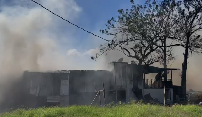 Incendio en precario dejó 10 viviendas afectadas en Alajuela