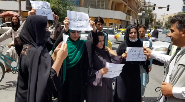 Varias ONG suspendieron sus programas en Afganistán tras el veto talibán de trabajo a mujeres